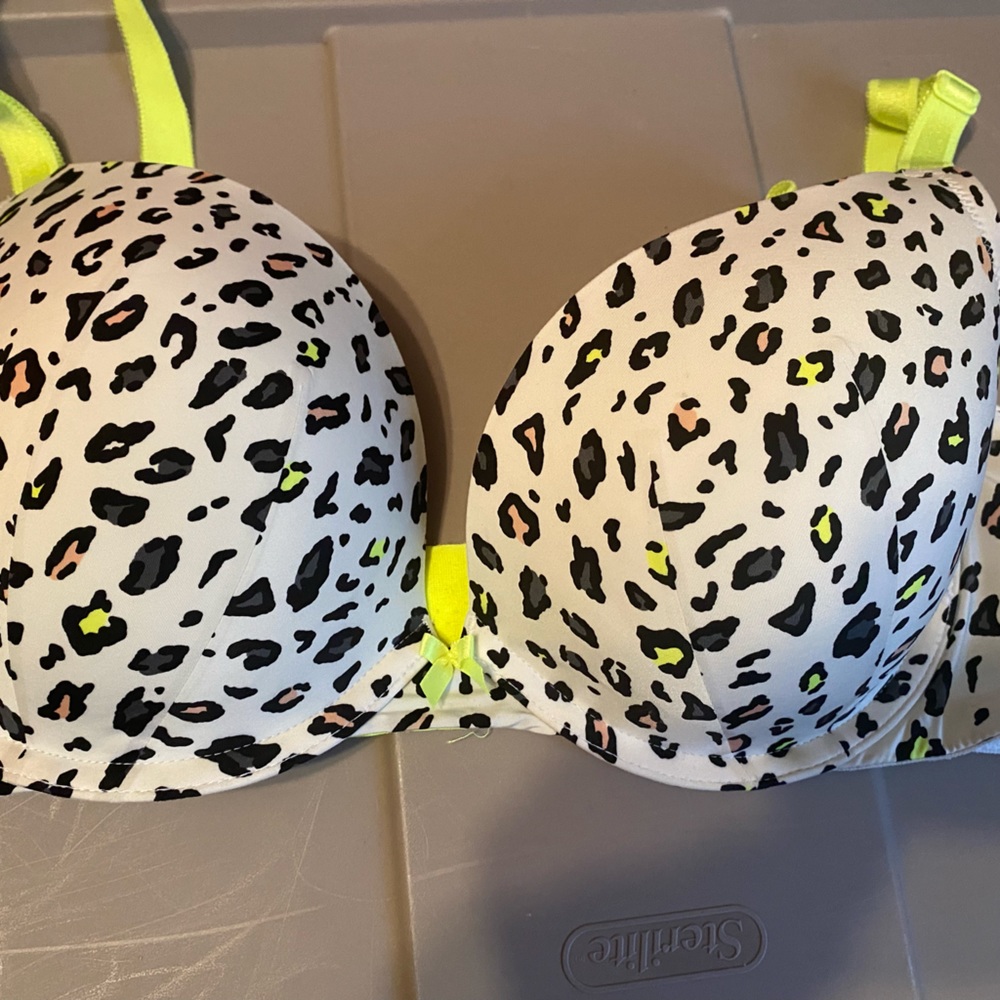 Torrid Curve bra size 42B white animal print